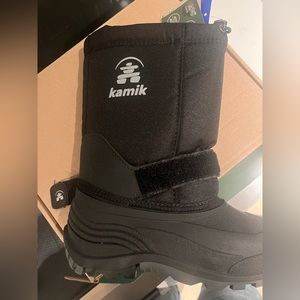 New Kamik kids snow boots